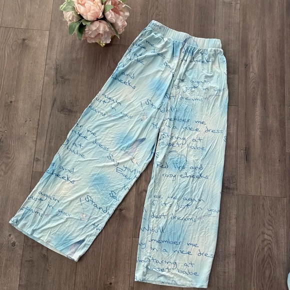 Taylor Swift 1989 Taylor's Version Wildest Dreams Blue Cloud PJ Set - Picture 5 of 8